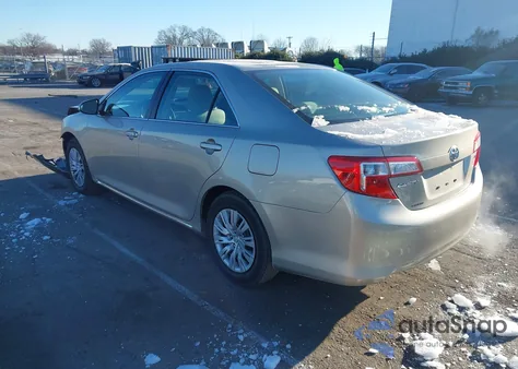 2014 Toyota Camry Le z USA, uszkodzony, nr VIN 4T1BF1FK4EU775791